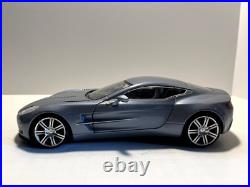 118 2009 Mondo Motors Aston Martin One-77 Silver Blue Discast 118 2009 Mondo Motors Aston Martin One-77 Silver Blue Discast