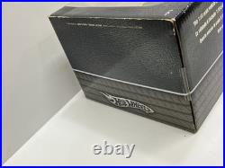 118 Hot Wheels ASTON MARTIN V8 VANTAGE (Yellow) Metal Collection