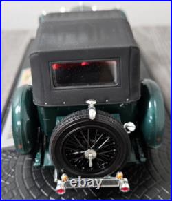 1934 Green Aston Martin with Red Interior Signature 18118 1/18 Scale