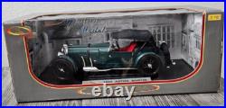 1934 Green Aston Martin with Red Interior Signature 18118 1/18 Scale