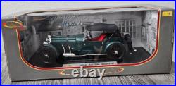 1934 Green Aston Martin with Red Interior Signature 18118 1/18 Scale