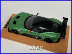 1/18 AutoArt ASTON MARTIN Vulcan Apple Tree Green Metallic 70263 Suede Base