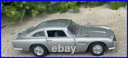 1/18 Scale Aston Martin DB5 Silver 007 James Bond Goldfinger