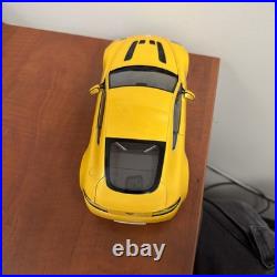 AUTOart 1/18 Aston Martin V12 Vantage S Yellow
