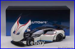 AUTOart 1/18 Aston Martin Vulcan metallic white/blue red stripe