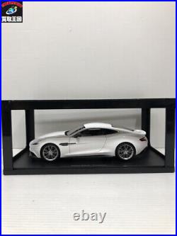 AUTOart 1/18 Scale Aston Martin Vanquish White Model Car with Original Box Used