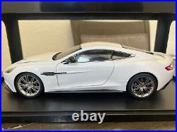 AUTOart 70256 2015 ASTON MARTIN RAPIDE S 1/18 DIECAST MODEL CAR STRATUS WHITE