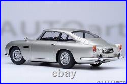 AUTOart 70296 ASTON MARTIN DB5 GOLDFINGER WithWEAPONS, SILVER