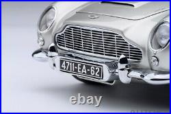 AUTOart 70296 ASTON MARTIN DB5 GOLDFINGER WithWEAPONS, SILVER