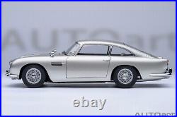 AUTOart 70296 ASTON MARTIN DB5 GOLDFINGER WithWEAPONS, SILVER