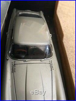 AUTOart James Bond 007 Goldfinger Aston Martin DB5 118 scale