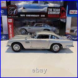 Aston Martin DB5 Damage with Bullet Holes Limited (James Bond 007) 1/18 Scale