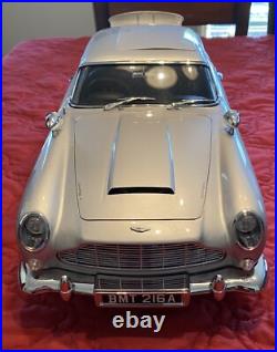 Aston Martin DB5 James Bond 007 1/8th scale by Eaglemoss +MANY EXTRAS Aston Martin DB5 James Bond 007 1/8th scale by Eaglemoss +MANY EXTRAS