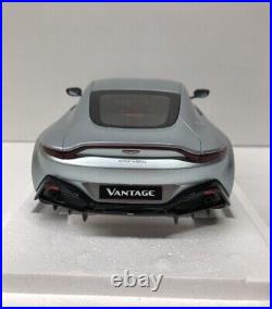 Aston Martin Vantage AUTO art Scale size 1/18 Silver used/opened 70276 JAPAN