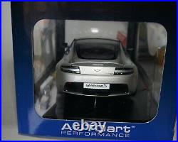 AutoArt 70251 Aston Martin V12 Vantage S (2015) Diecast Model Car in 118 Scale