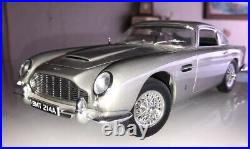AutoArt James Bond Goldfinger Aston Martin DB5 Die-Cast Model. 118 scale