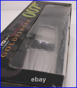 Auto Art James Bond Goldfinger Aston Martin DB5 1/18 Scale