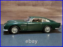 Autoart 1964 Aston Martin DB5 118 Scale Diecast Car British Racing Green