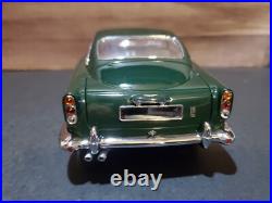 Autoart 1964 Aston Martin DB5 118 Scale Diecast Car British Racing Green