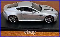 Autoart 1/18 Aston Martin V12 Vantage Silver Performance