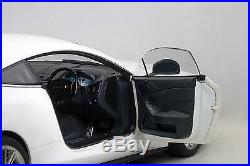 Autoart 70250 Aston Martin Vanquish, Glossy White 118th Scale