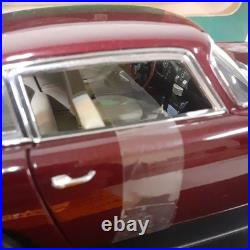 Autoart Classics Division Aston Martin Db5 1/18 Scale Diecast Maroon