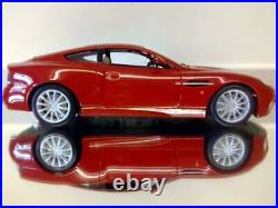 Bburago 118th Scale 2003 Aston Martin V12 Vanquish Brand New in Box RED