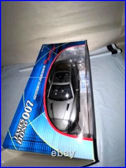 Beanstalk JAMES BOND 007 Aston Martin V12 Vanquish 1/18 Diecast Die Another Day