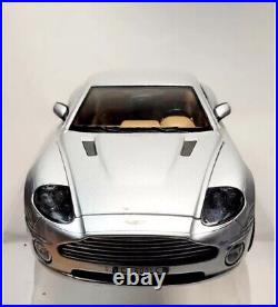 Burago 1/18 Scale Diecast 34063 Aston Martin Vanquish Silver