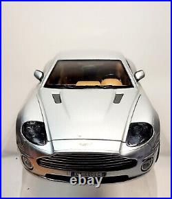 Burago 1/18 Scale Diecast 34063 Aston Martin Vanquish Silver
