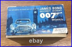 Craft Master AirFix James Bond 007 Aston-Martin DB-5 1/24 Scale Car Kit Craft Master AirFix James Bond 007 Aston-Martin DB-5 1/24 Scale Car Kit