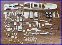 Craft Master AirFix James Bond 007 Aston-Martin DB-5 1/24 Scale Car Kit Craft Master AirFix James Bond 007 Aston-Martin DB-5 1/24 Scale Car Kit