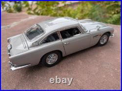 Danbury Mint 124 James Bond 007 Aston Martin DB5 Silver Diecast Model Car
