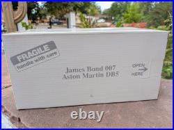 Danbury Mint 124 James Bond 007 Aston Martin DB5 Silver Diecast Model Car