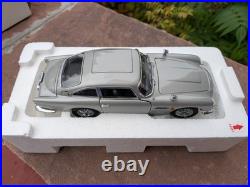 Danbury Mint 124 James Bond 007 Aston Martin DB5 Silver Diecast Model Car