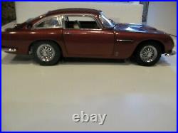 Danbury Mint 1964 Aston Martin DB5 124 Scale Sports Coupe
