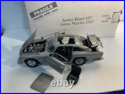 Danbury Mint 1964 Aston Martin DB5 James Bond 007 Lots Features Collectible