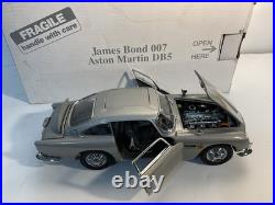 Danbury Mint 1964 Aston Martin DB5 James Bond 007 Lots Features Collectible