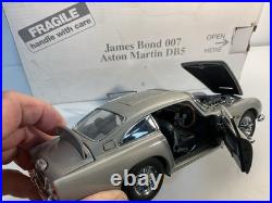 Danbury Mint 1964 Aston Martin DB5 James Bond 007 Lots Features Collectible