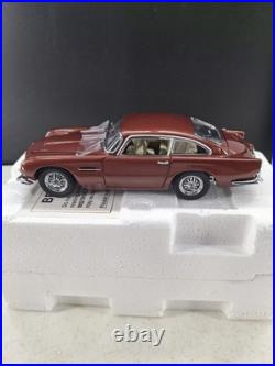 Danbury Mint Diecast 1/24 Scale 1964 Aston Martin DB5 With Title