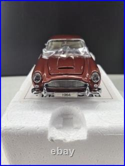 Danbury Mint Diecast 1/24 Scale 1964 Aston Martin DB5 With Title