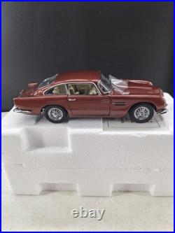 Danbury Mint Diecast 1/24 Scale 1964 Aston Martin DB5 With Title