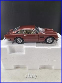 Danbury Mint Diecast 1/24 Scale 1964 Aston Martin DB5 With Title
