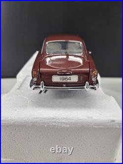 Danbury Mint Diecast 1/24 Scale 1964 Aston Martin DB5 With Title