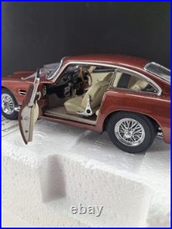 Danbury Mint Diecast 1/24 Scale 1964 Aston Martin DB5 With Title