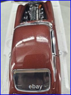Danbury Mint Diecast 1/24 Scale 1964 Aston Martin DB5 With Title