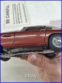 Danbury Mint Diecast 1/24 Scale 1964 Aston Martin DB5 With Title