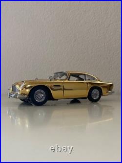 Danbury Mint James Bond 007 22kt Gold Plated Aston Martin Db5 1/24 Diecast Scale