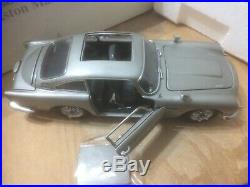 Danbury Mint James Bond, Aston Martin DB5, 1/24 Scale Replica