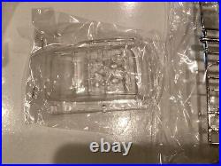 Doyusha Aston Martin DB5 James Bond 007 GOLDFINGER Model Car Kit 1/24 #07-1